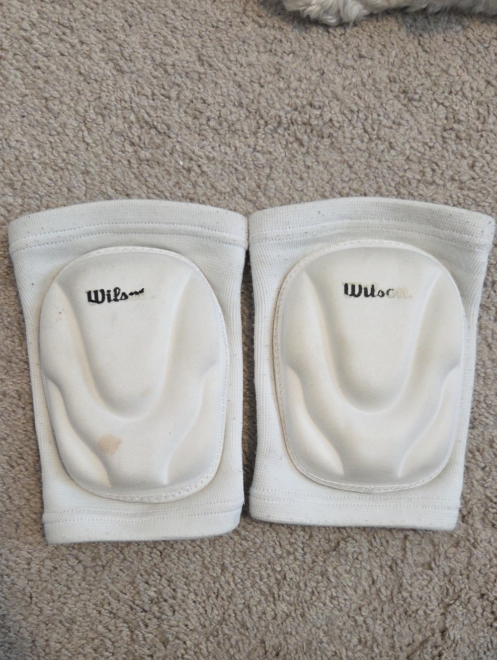 Wilson White Padded Volleyball Knee Pads - Picture 4 of 4